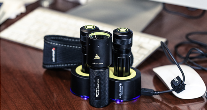 ライト・ランタン LED LENSER i7R Double Charger Ledlenser i7DR ライト・ランタン LED LENSER i7R Double Charger Ledlenser i7DR